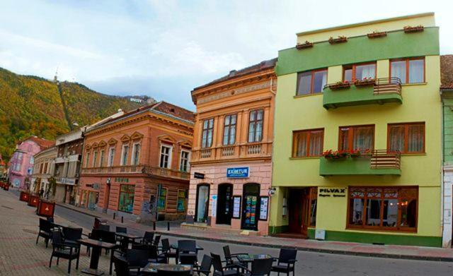 Aparthotel Pilvax Brasov Bagian luar foto