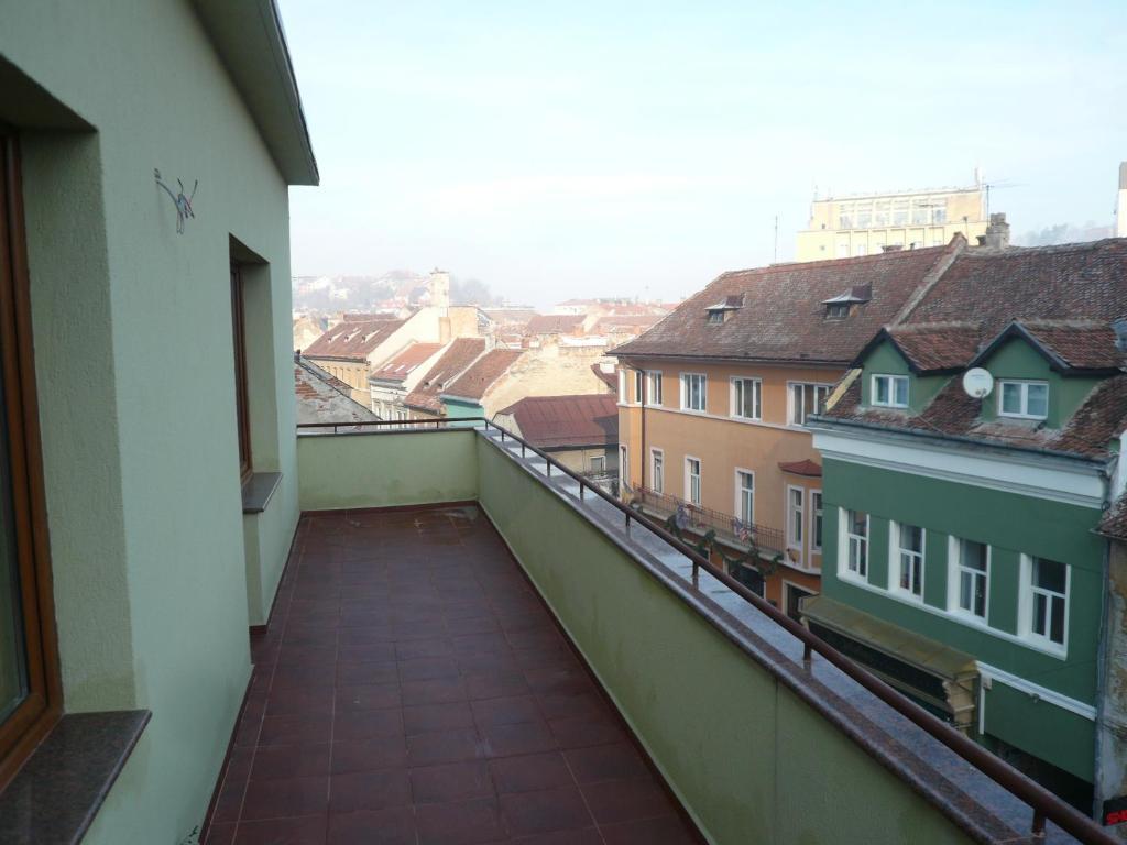 Aparthotel Pilvax Brasov Ruang foto