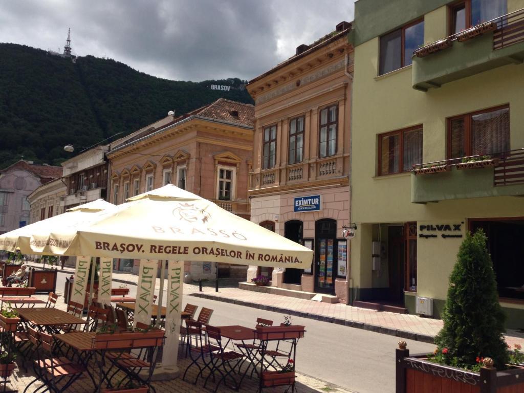 Aparthotel Pilvax Brasov Bagian luar foto