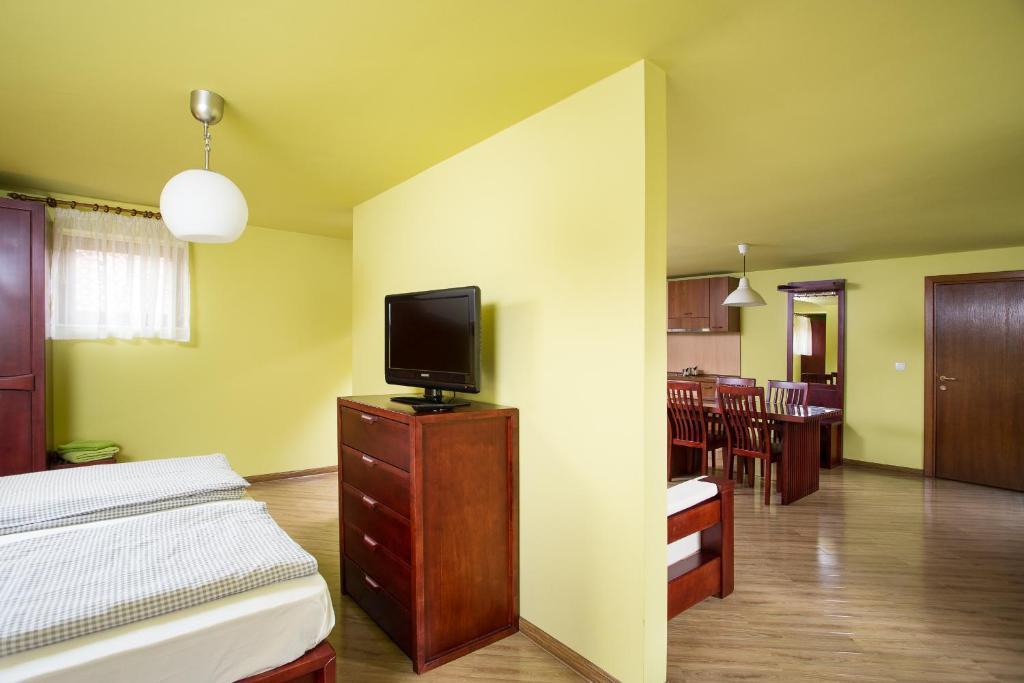 Aparthotel Pilvax Brasov Ruang foto